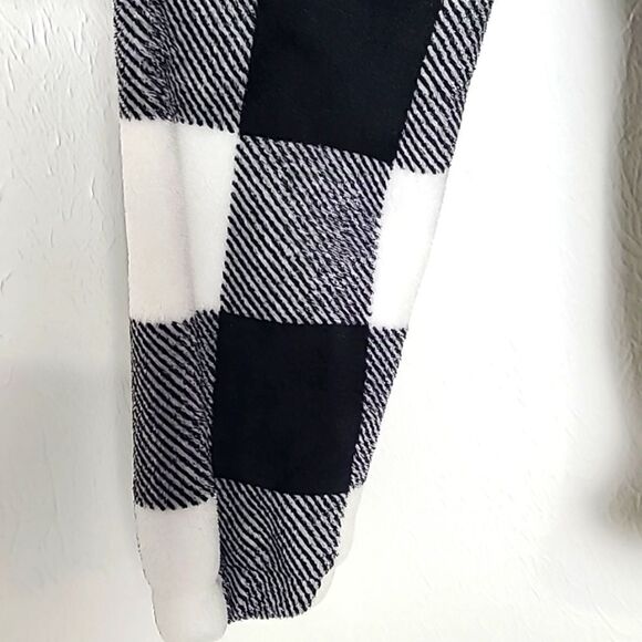 Black & White Checkered Fuzzy Hoodie Shirt, Size Large - Picture 5 of 9
